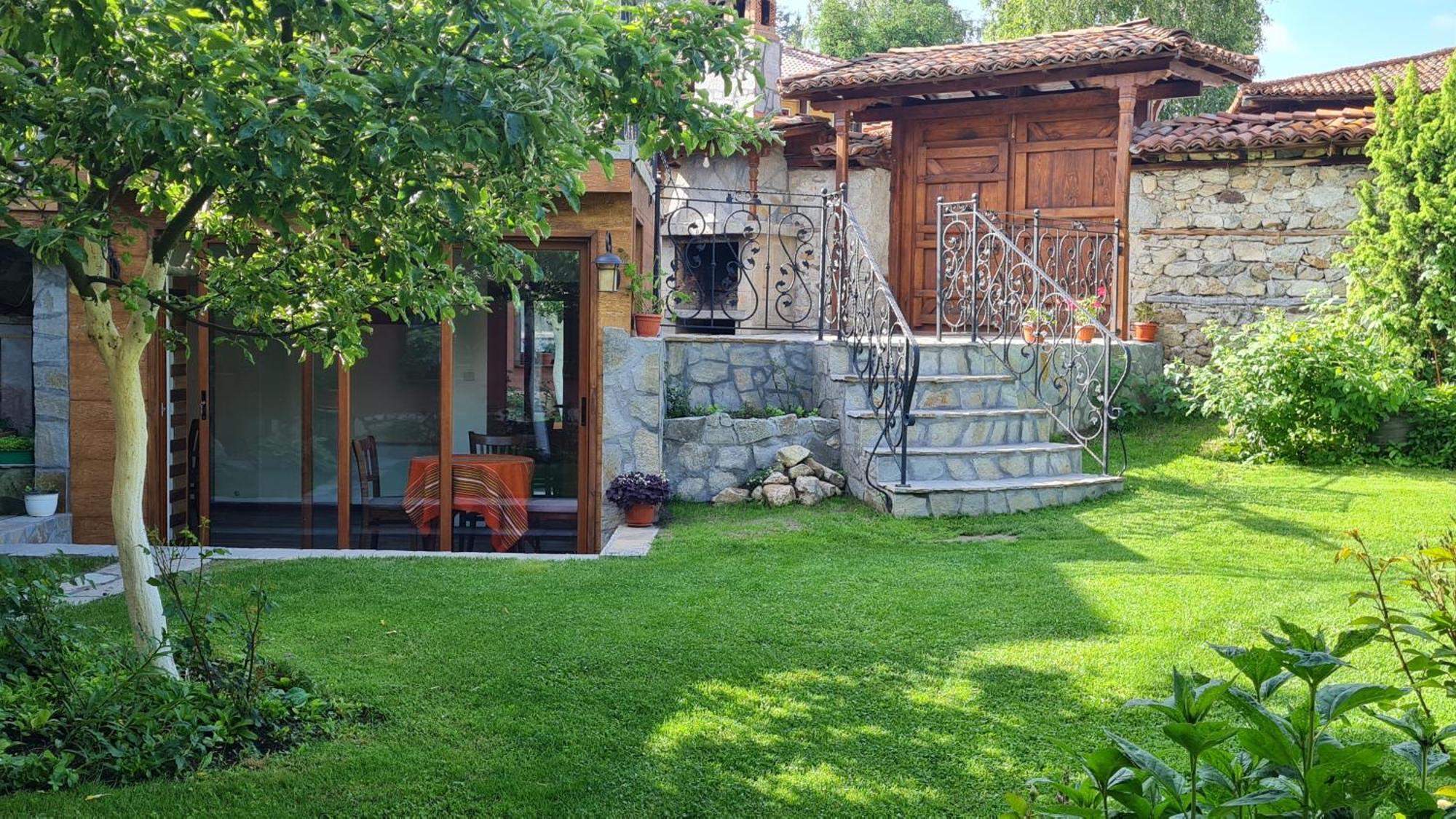 Guest House Zlatniyat Telets Koprivstica Kültér fotó